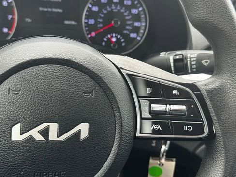 Used 2022 Kia Forte LXS FWD image 25