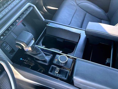 Used 2025 Toyota Sequoia Platinum image 16