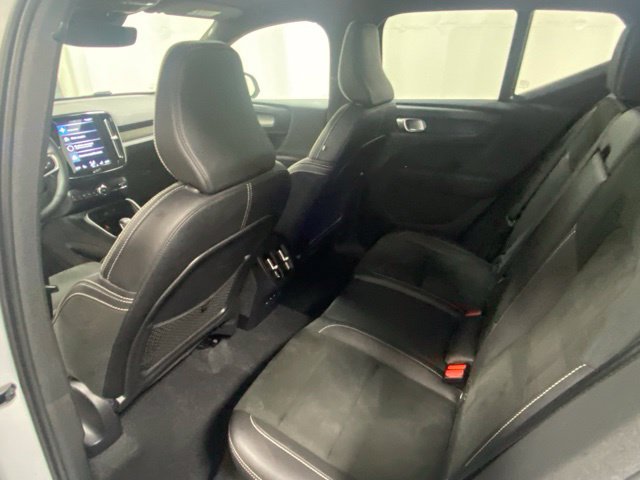 Used 2022 Volvo XC40 T5 R-Design w/ Advanced Package AWD/4WD image 13