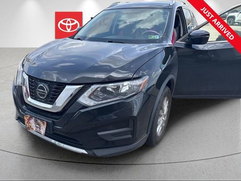 Used 2018 Nissan Rogue SV image 1