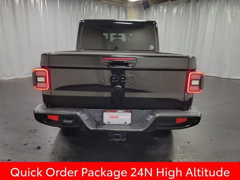 Used 2021 Jeep Gladiator Overland AWD/4WD image 7