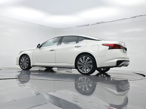Used 2025 Nissan Altima 2.5 SL FWD image 21