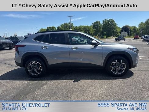 Used 2024 Chevrolet Trax LT FWD image 2