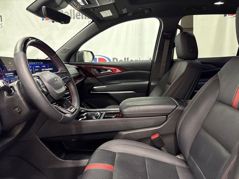 Used 2024 Chevrolet Traverse RS image 12