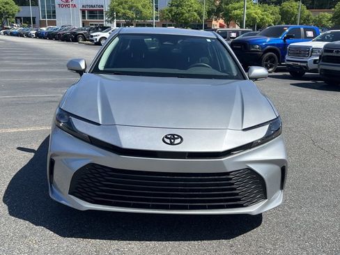 Used 2025 Toyota Camry LE w/ Convenience Package image 2