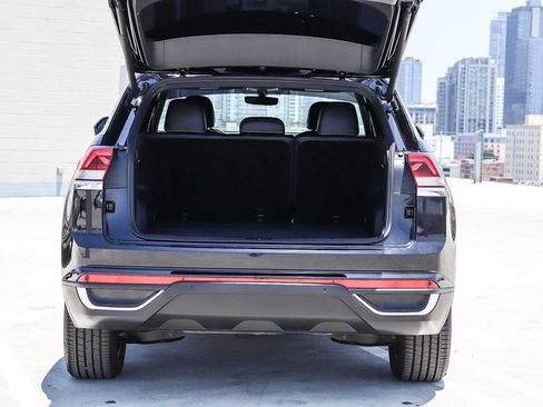 Certified 2020 Volkswagen Atlas Cross Sport SE FWD image 27