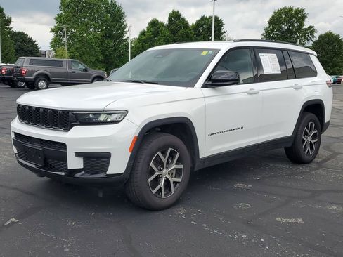 Used 2024 Jeep Grand Cherokee L Laredo AWD/4WD image 4