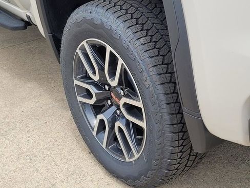 New 2026 GMC Sierra 1500 AT4 w/ AT4 Premium Package AWD/4WD image 7