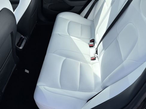 Used 2023 Tesla Model 3 Standard Range image 34