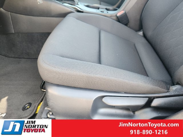 Used 2026 Toyota Corolla LE FWD image 25