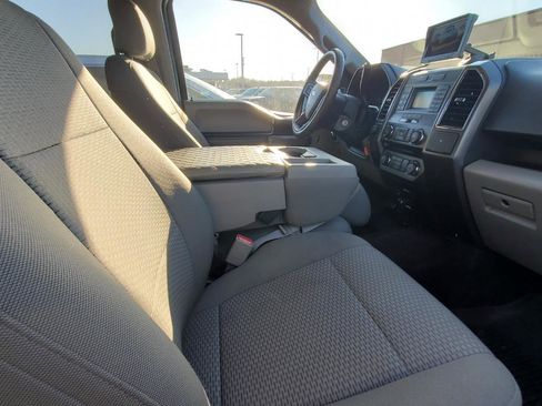 Used 2017 Ford F150 XLT image 4