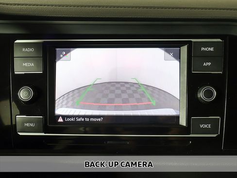 Used 2024 Volkswagen Jetta SE w/ Panoramic Sunroof Package image 6