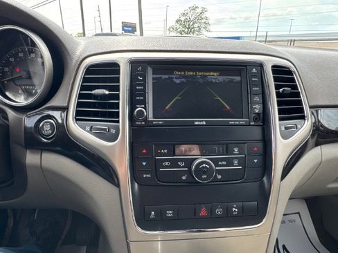 Used 2013 Jeep Grand Cherokee Laredo AWD/4WD image 17