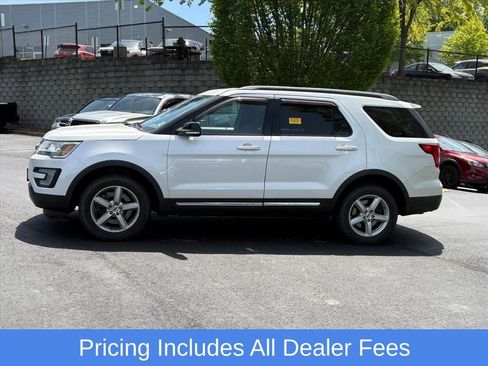 Used 2017 Ford Explorer XLT w/ Equipment Group 201A AWD/4WD image 4