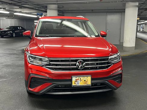 Certified 2024 Volkswagen Tiguan SE w/ Panoramic Sunroof Package AWD/4WD image 32