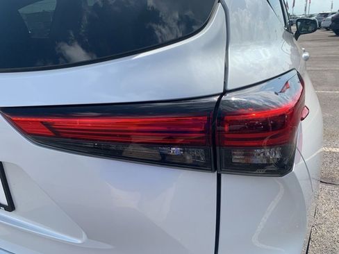 Used 2022 Toyota Highlander Limited image 29