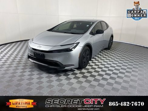 Used 2025 Toyota Prius LE FWD image 3