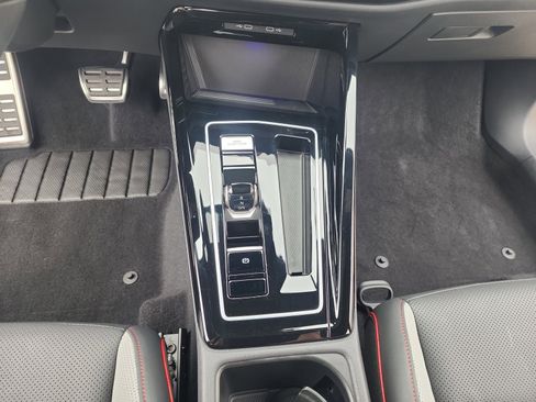 Certified 2025 Volkswagen GTI Autobahn image 30