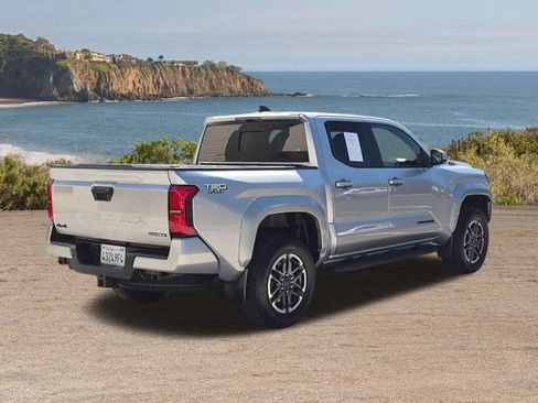Used 2024 Toyota Tacoma TRD Sport w/ TRD Sport Upgrade Package AWD/4WD image 5