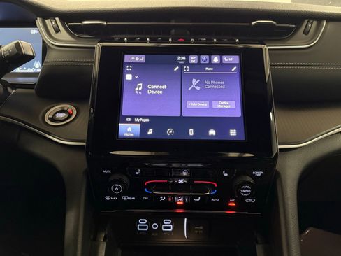 Used 2025 Jeep Grand Cherokee L Altitude RWD image 11