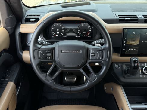 Used 2025 Land Rover Defender 110 V8 AWD/4WD image 17