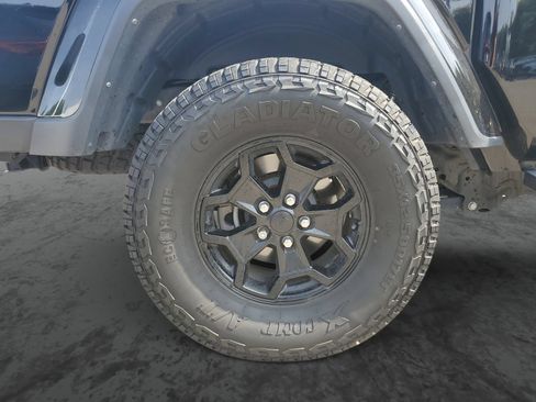Used 2023 Jeep Gladiator Sport AWD/4WD image 5