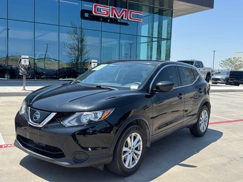 Used 2019 Nissan Rogue Sport S w/ Appearance Package FWD image 1