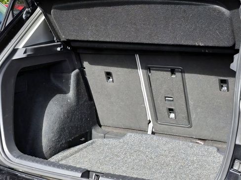 Certified 2024 Volkswagen Taos SE FWD image 28