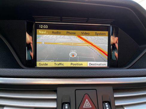 Used 2010 Mercedes-Benz E 550 4MATIC Sedan image 13