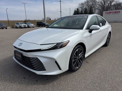 Used 2026 Toyota Camry XLE image 4