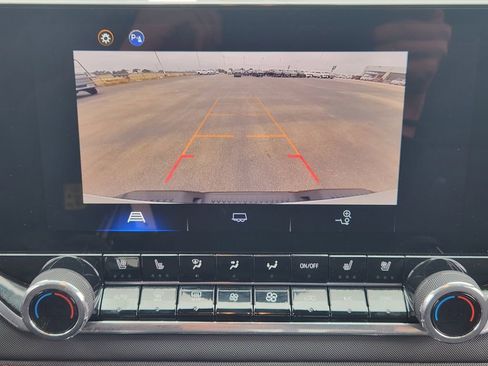 Used 2024 Chevrolet Colorado Z71 w/ Z71 Convenience Package 2 image 18