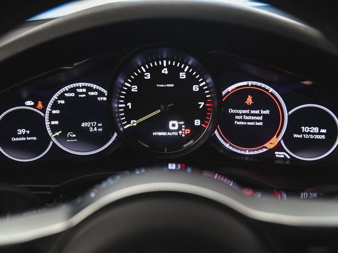 Used 2022 Porsche Cayenne Platinum Edition image 16