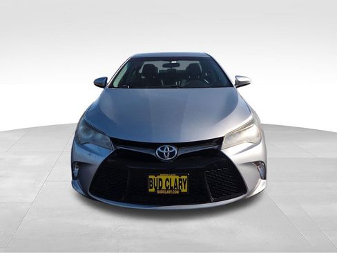 Used 2016 Toyota Camry SE w/ Moonroof Package FWD image 9