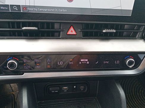 Used 2025 Kia Sportage EX w/ Premium Package image 23