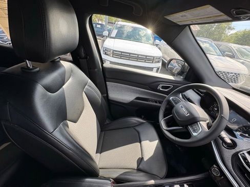 Used 2024 Jeep Compass Latitude AWD/4WD image 26