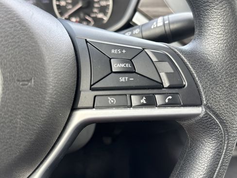 Used 2025 Nissan Altima 2.5 SV FWD image 33