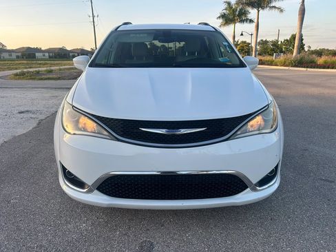 Used 2018 Chrysler Pacifica Touring-L Plus w/ Tire & Wheel Group FWD image 17