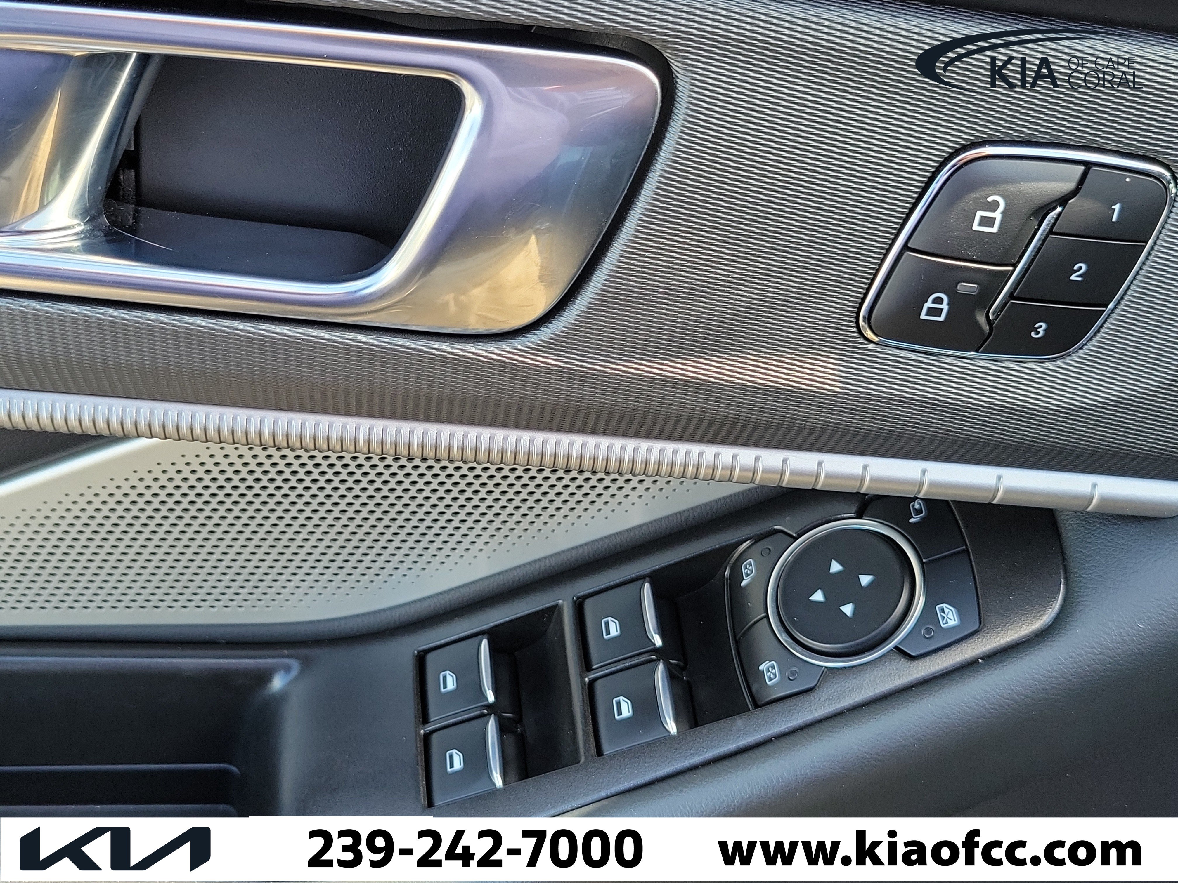 Used 2025 Ford Explorer ST AWD/4WD image 25