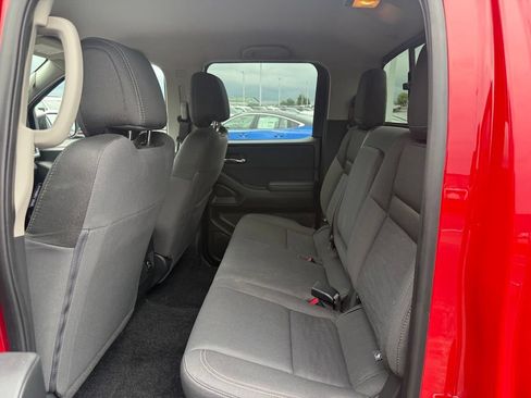 Used 2024 Nissan Frontier SV w/ SV Convenience Package RWD image 6