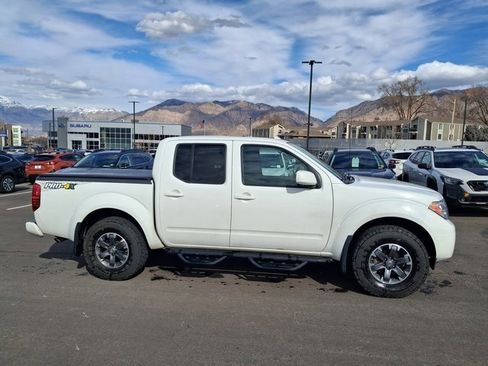 Used 2017 Nissan Frontier PRO-4X image 2