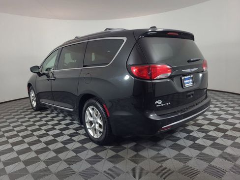Used 2019 Chrysler Pacifica Limited image 5