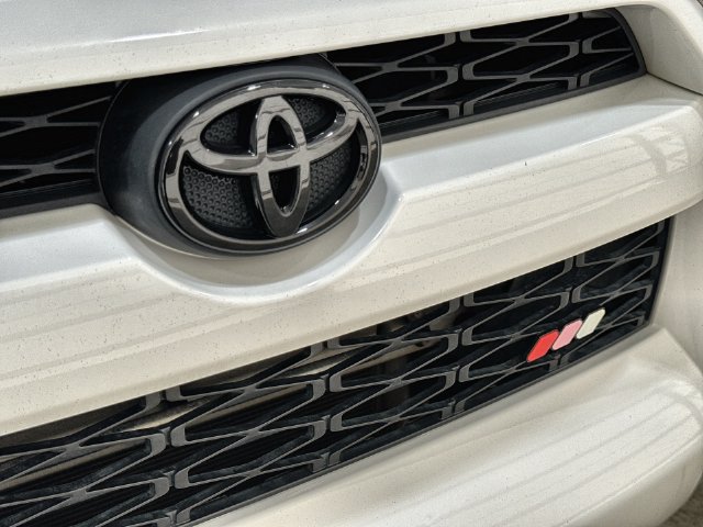 Used 2018 Toyota 4Runner SR5 Premium RWD image 31