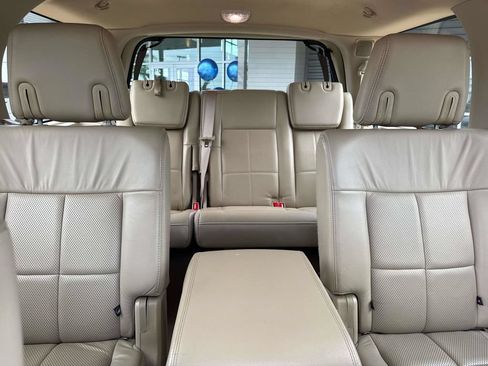 Used 2010 Lincoln Navigator 2WD image 10
