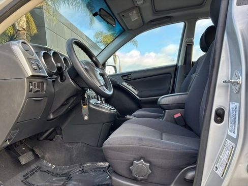 Used 2004 Pontiac Vibe Base image 18