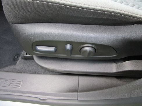 Used 2023 Chevrolet Equinox LS w/ LS Convenience Package FWD image 19