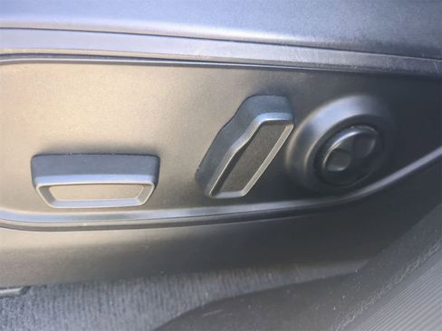 Used 2024 Jeep Grand Cherokee L Limited w/ Luxury Tech Group II image 17