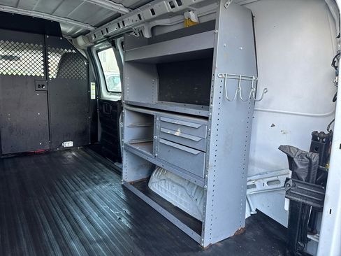 Used 2011 Chevrolet Express 2500 image 18