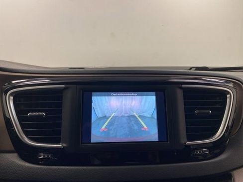 Used 2020 Chrysler Voyager Lxi image 11