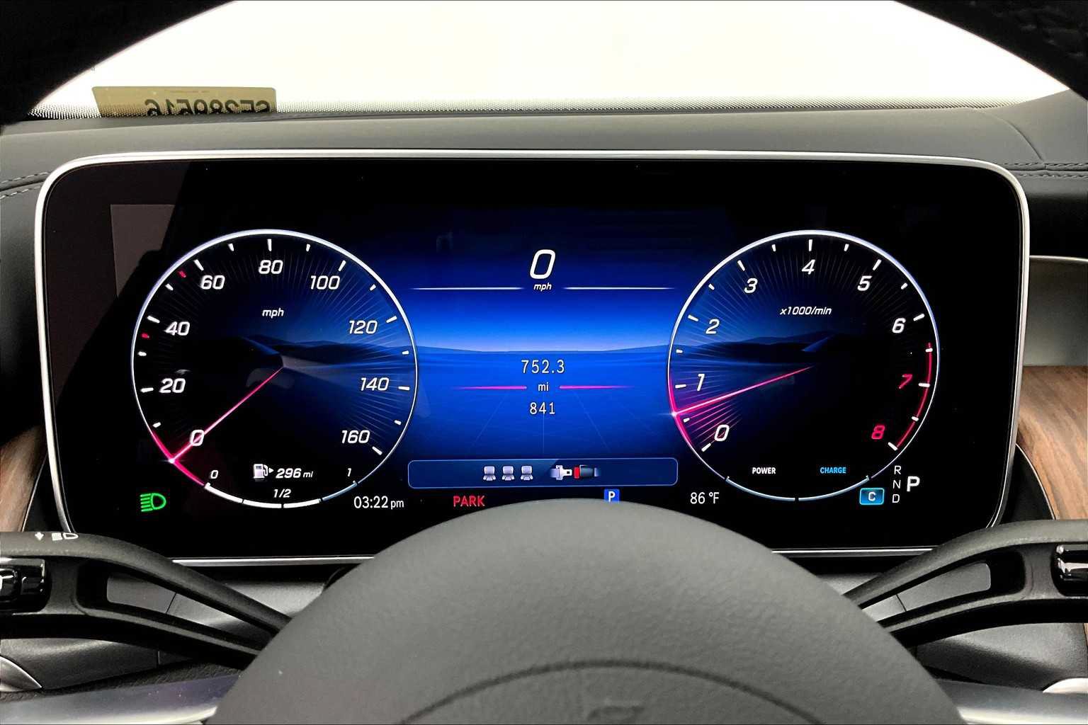 Used 2025 Mercedes-Benz GLC 300 4MATIC image 23