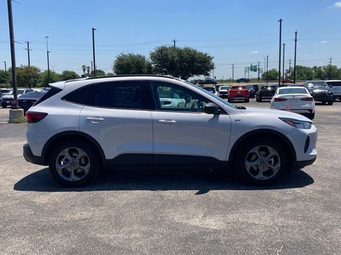 Used 2025 Ford Escape ST-Line FWD image 3
